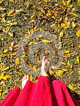Fall leaves with Woman`s feet - Injoying the Scene ðŸƒðŸŒ„